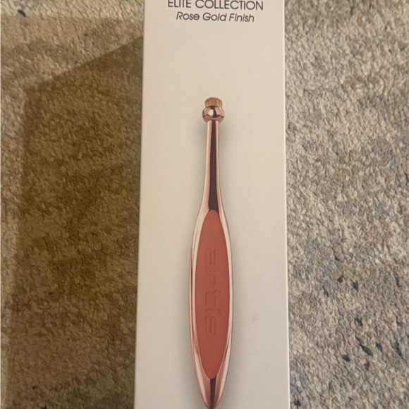 Artis Elite Collection Circle 1 Brush – Rose Gold Finish - Picture 2 of 3